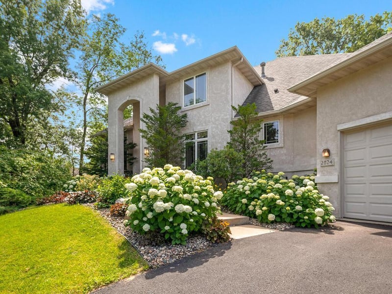 2024 Pine Ridge Dr, West Saint Paul, MN 55118
