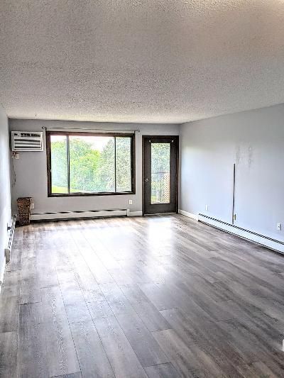 4001 Heritage Hills Dr #310, Bloomington, MN 55437