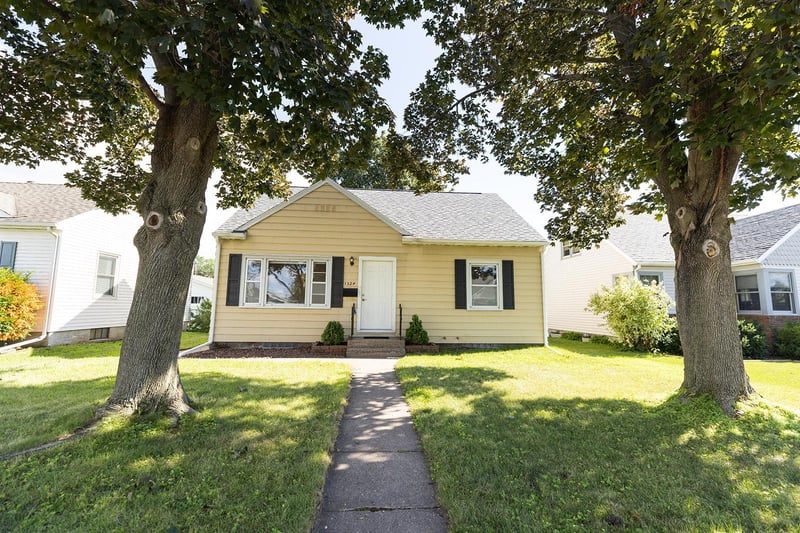 1324 Hyde Ave, La Crosse, WI 54601