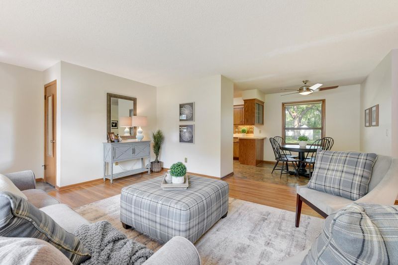 576 Riviera Dr, New Brighton, MN 55112