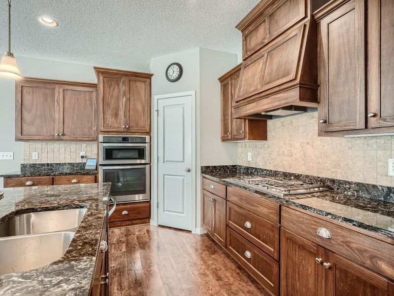 410 Rhode Island Ave N, Golden Valley, MN 55427
