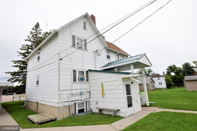 206 - 208 2nd St SE, Hallock, MN 56728