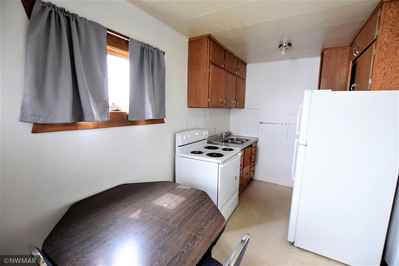 206 - 208 2nd St SE, Hallock, MN 56728