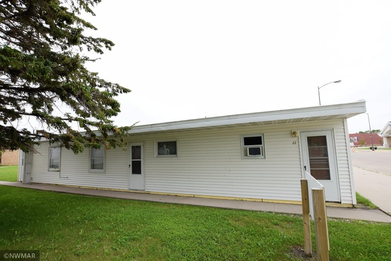 206 - 208 2nd St SE, Hallock, MN 56728
