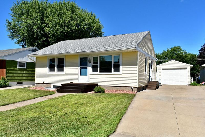 865 38th Ave, Winona, MN 55987