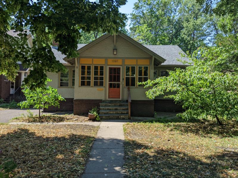 1397 Chelmsford St, Saint Paul, MN 55108