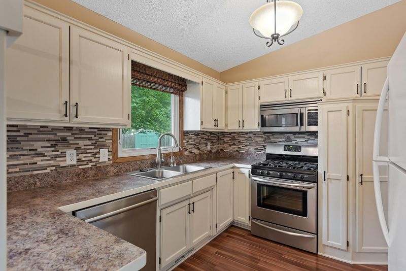 8934 Zinnia Ln N, Maple Grove, MN 55369