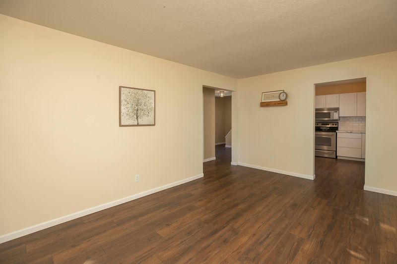 1002 11th St NW, Austin, MN 55912