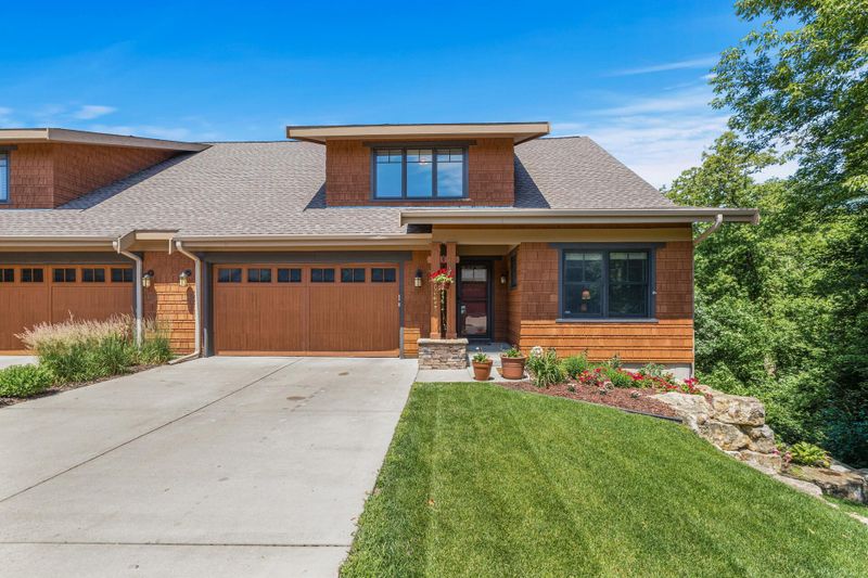 1150 Lexington Ridge Ct, Eagan, MN 55123