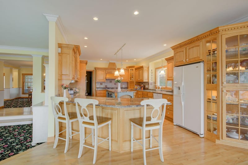 4395 Woodhill Dr, Loretto, MN 55357