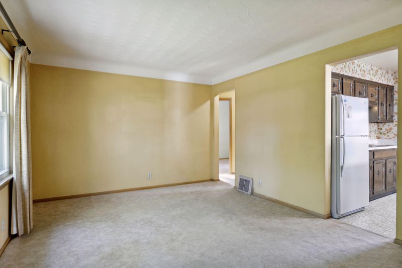 1612 Iowa Ave E, Saint Paul, MN 55106
