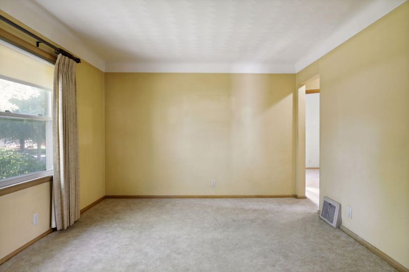 1612 Iowa Ave E, Saint Paul, MN 55106