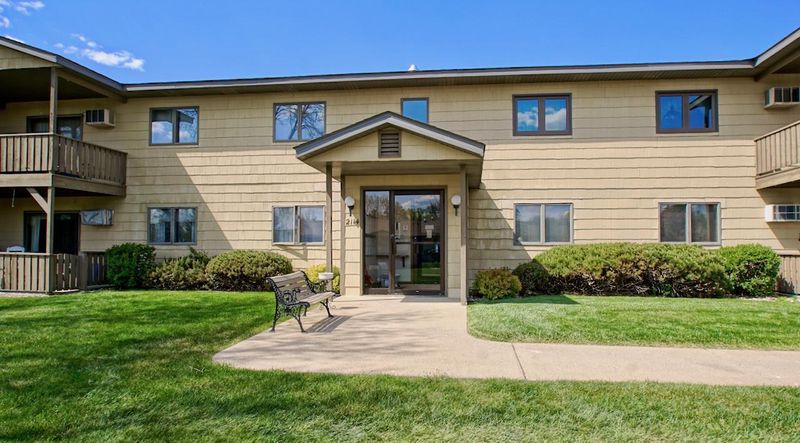 2114 Village Dr #121, Red Wing, MN 55066
