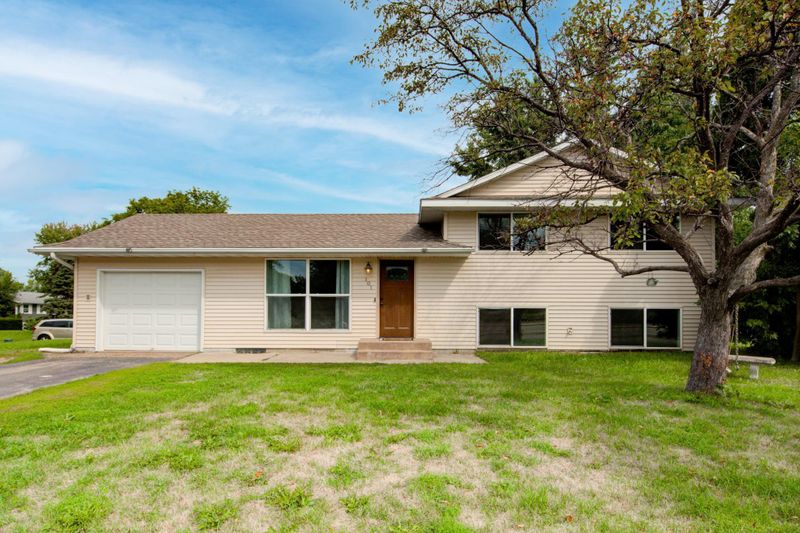 101 Strese Ln, Apple Valley, MN 55124