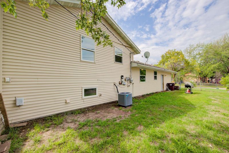 101 Strese Ln, Apple Valley, MN 55124