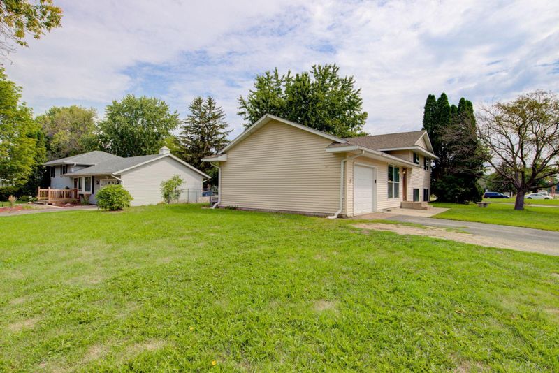 101 Strese Ln, Apple Valley, MN 55124