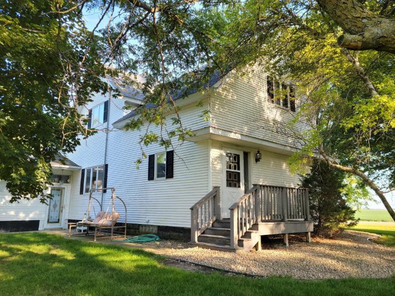 52061 50th St, Bricelyn, MN 56014