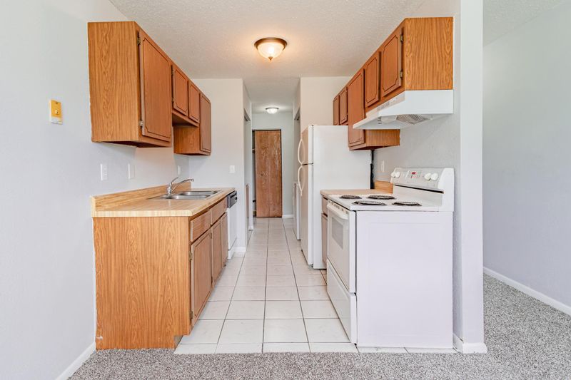 404 1st Ave NW #E, Dilworth, MN 56529