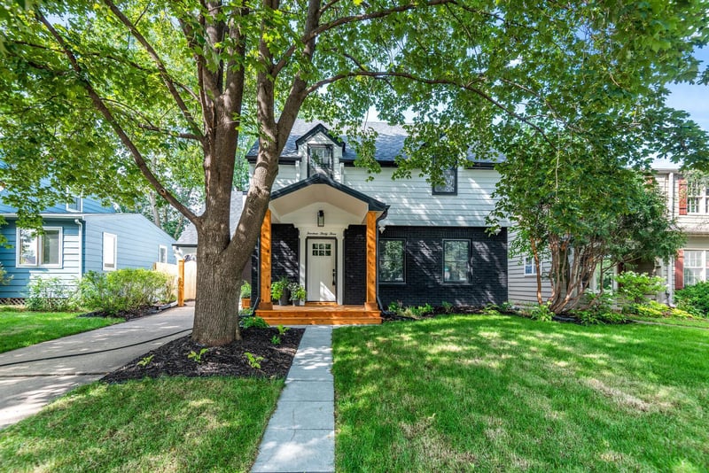 1433 Hoyt Ave W, Falcon Heights, MN 55108