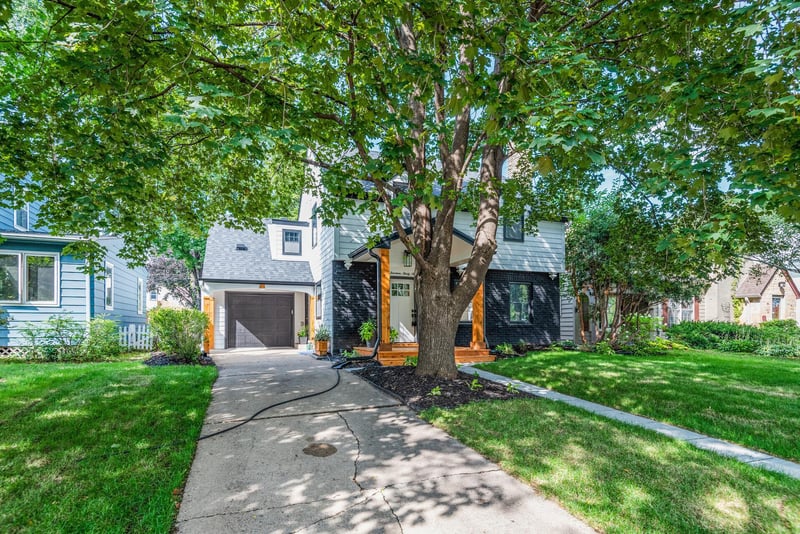 1433 Hoyt Ave W, Falcon Heights, MN 55108