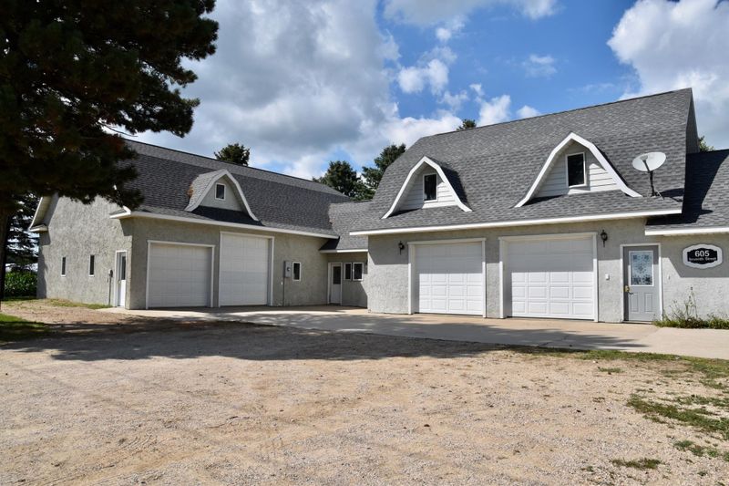 605 7th St, Wilmont, MN 56185