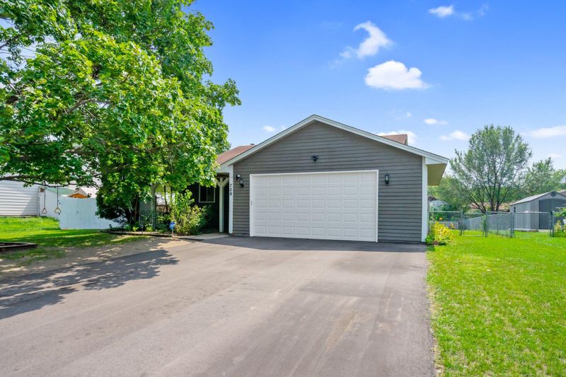 709 Meadowwood Dr, Brooklyn Park, MN 55444