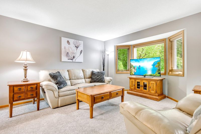 1535 Carriage Ln S, Cambridge, MN 55008