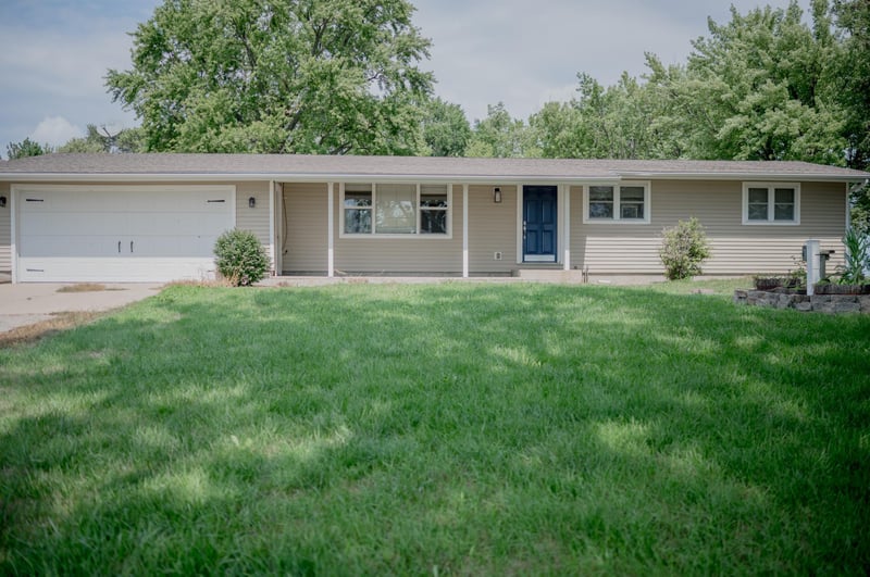 49842 30th St, Bricelyn, MN 56014