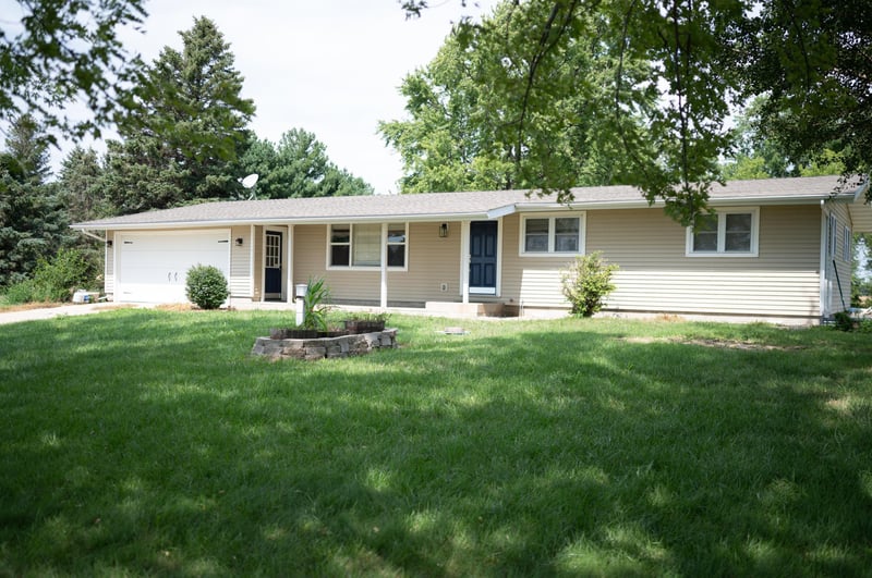 49842 30th St, Bricelyn, MN 56014