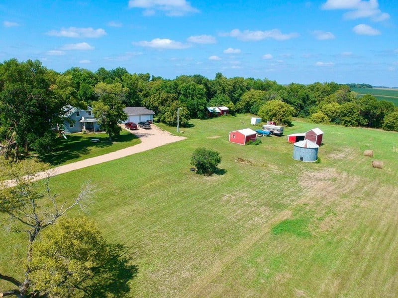 69494 290th St, Clinton, MN 56225