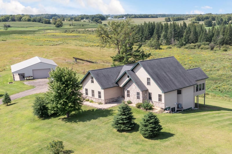 1051 Legend St, Braham, MN 55006
