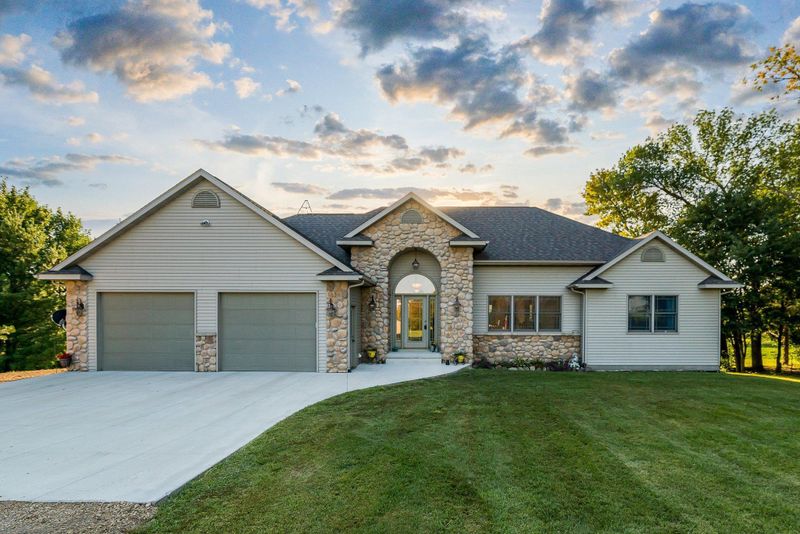 17974 623rd Ave, Janesville, MN 56048