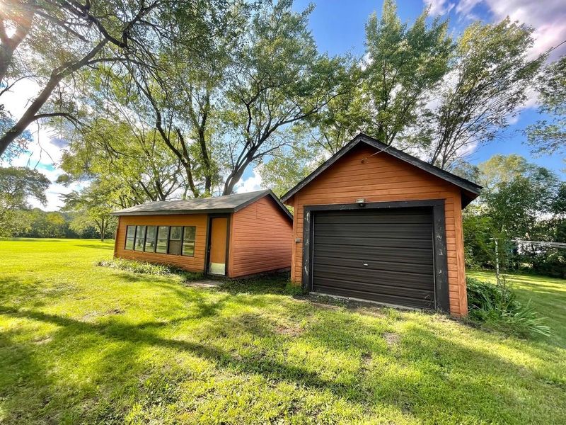 600 Quinmore Ave N, Lakeland, MN 55043