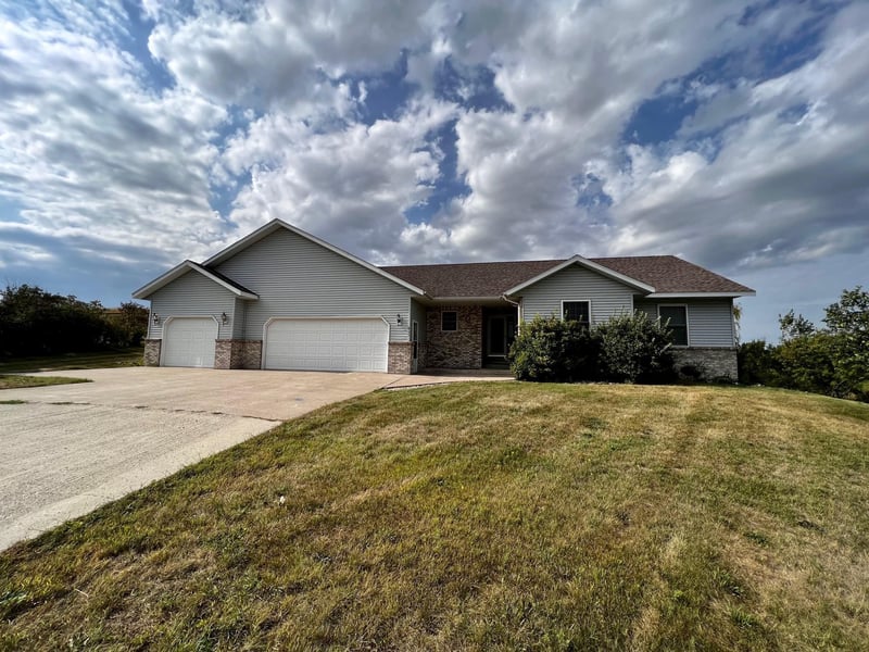 805 Spruce Ave, Barrett, MN 56311