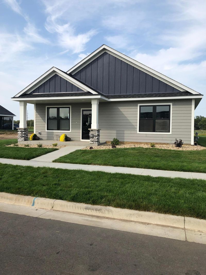 5271 Harvest Lake Dr NW, Rochester, MN 55901