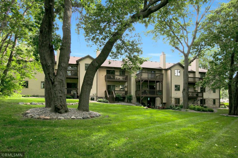 2588 Moundsview Dr #14, Mounds View, MN 55112