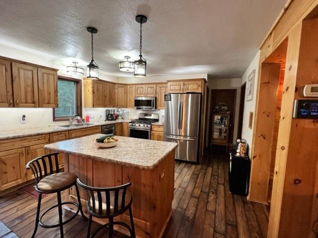 7162 Salmela Rd, Embarrass, MN 55732