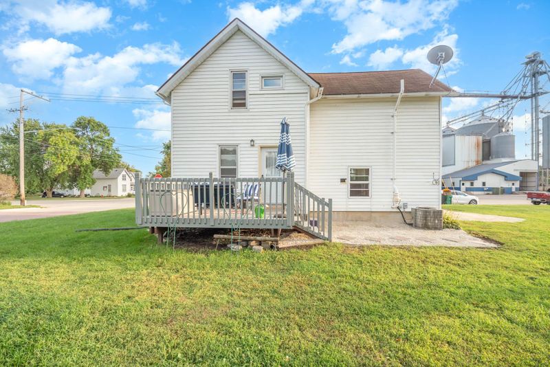 131 3rd St NE, New Richland, MN 56072