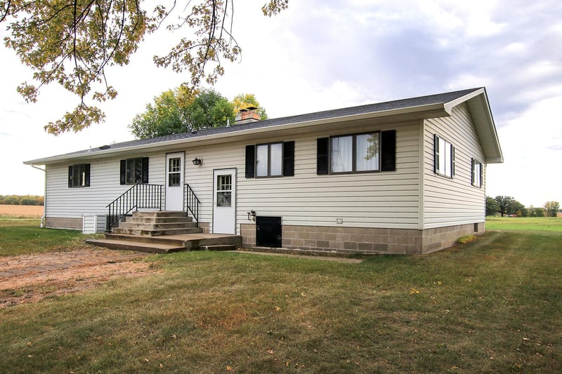 21171 Jade Rd, Silver Lake, MN 55381