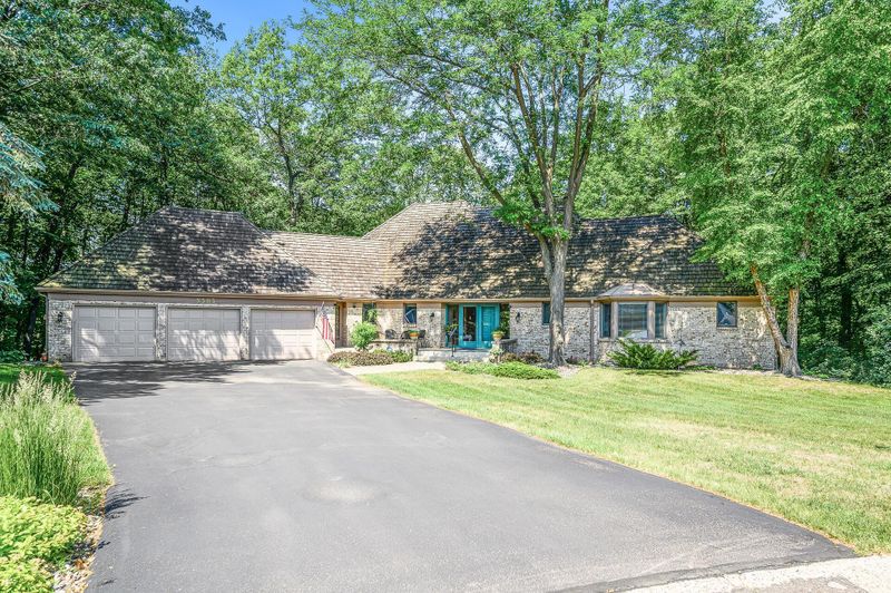5505 Waterford Cir, Minnetonka, MN 55331