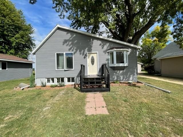 203 E 1st St, Vernon Center, MN 56090
