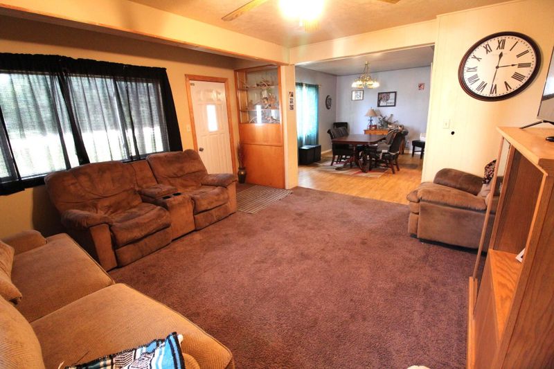 321 Superior Ave, Holland, MN 56139