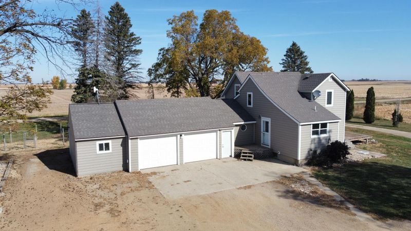 28455 180th St, Reading, MN 56165