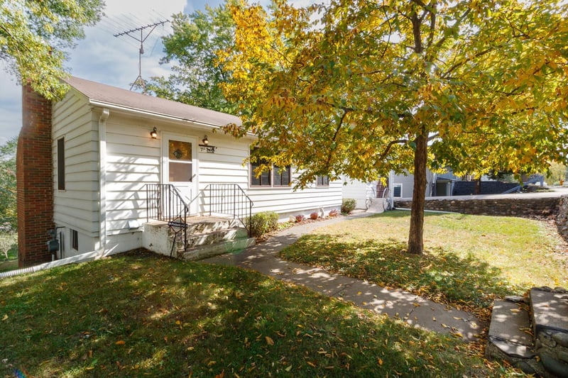741 6th St N, Bayport, MN 55003