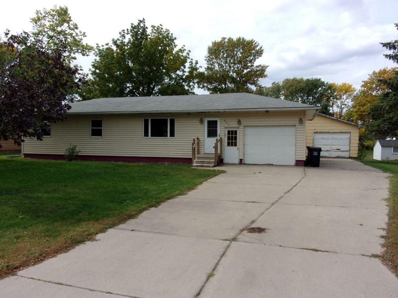 605 2nd St W, Chokio, MN 56221