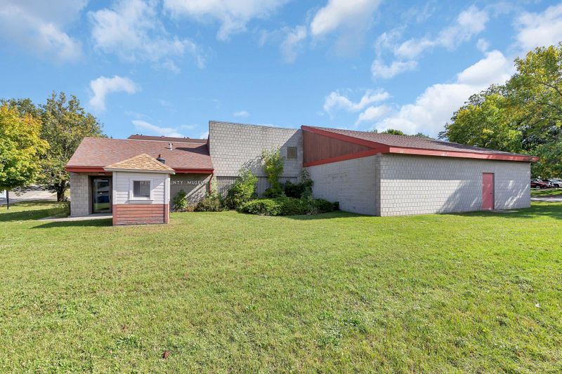 218 1st St N, Sauk Rapids, MN 56379