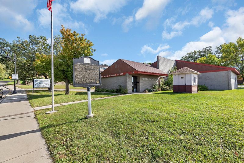 218 1st St N, Sauk Rapids, MN 56379