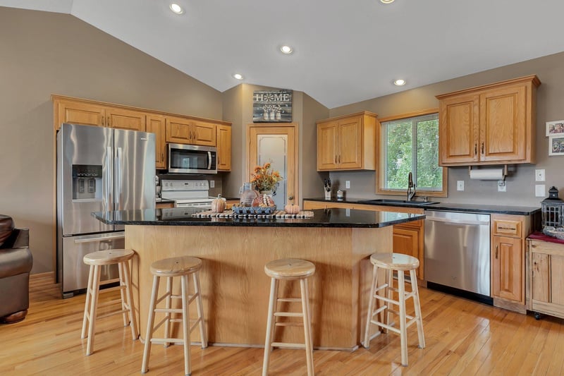 106 Sunset Dr, Saint Martin, MN 56376