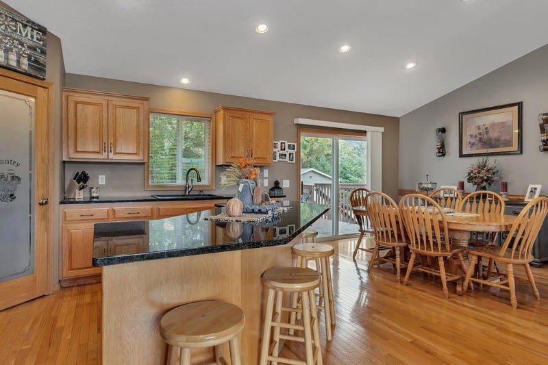 106 Sunset Dr, Saint Martin, MN 56376