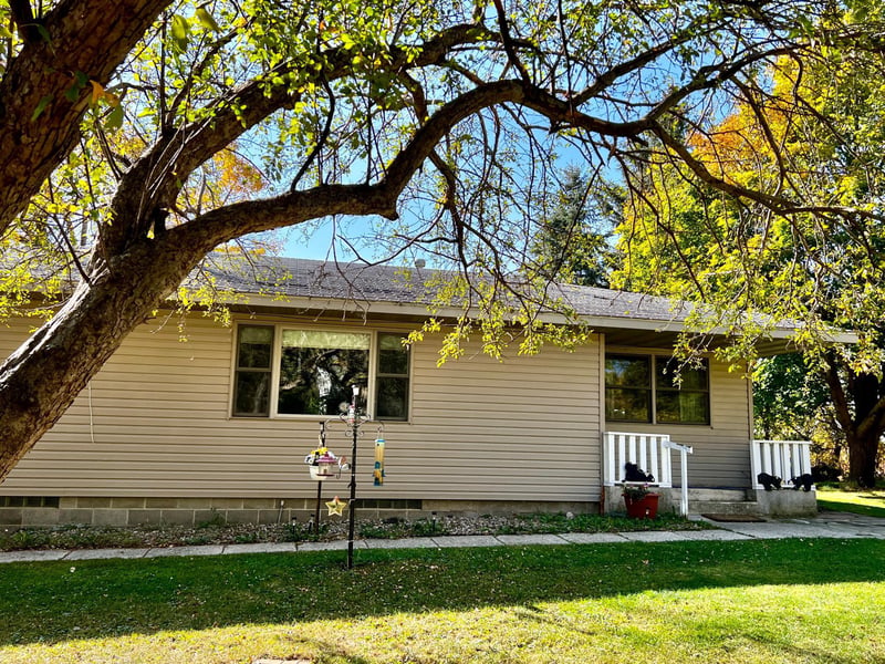 414 Brown Ave, Walters, MN 56097